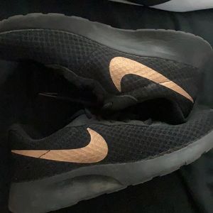 Womens Black & Rose Gold Nike Roshes